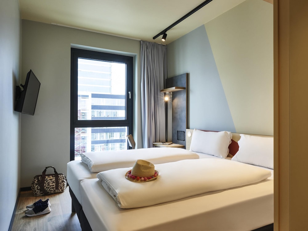Habitación estándar con dos camas individuales de 90 x 200 cm del hotel Ibis Budget Singen (Opening July 2022)