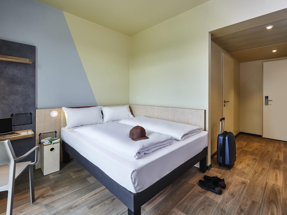Habitación Estándar Accesible con 1 cama doble del hotel Ibis Budget Singen (Opening July 2022)