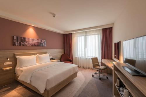 Habitación - No fumadores - Cama grande del hotel Hampton By Hilton Frankfurt City Centre East. Foto 1