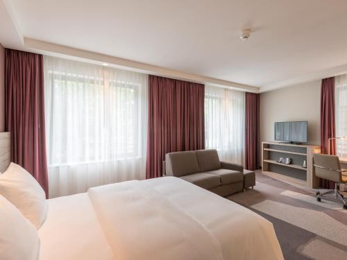 Habitación con cama grande - Adaptada para personas con movilidad reducida - No fumadores del hotel Hampton By Hilton Frankfurt City Centre East. Foto 5