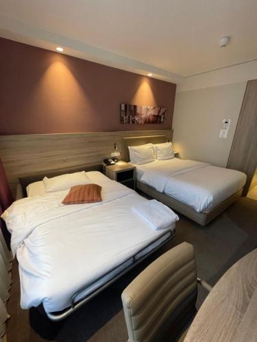 Habitación Familiar Comunicada - 1 cama grande del hotel Hampton By Hilton Frankfurt City Centre East. Foto 9