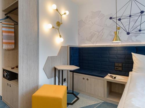 Moderna habitación Comfort con 2 camas individuales (100 x 200 cm) del hotel ibis Styles Bad Reichenhall