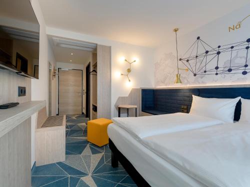 Moderna y cómoda habitación doble con 1 cama doble (160 x 200 cm) del hotel ibis Styles Bad Reichenhall. Foto 2