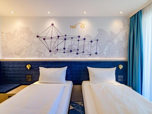 Habitación Comfort con balcón y 2 camas individuales (100 cm x 200 cm) del hotel ibis Styles Bad Reichenhall. Foto 2