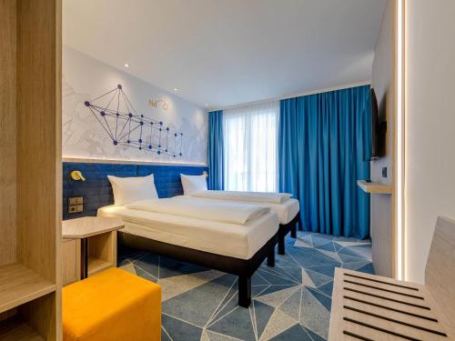 Habitación Comfort con balcón y 2 camas individuales (100 cm x 200 cm) del hotel ibis Styles Bad Reichenhall. Foto 3