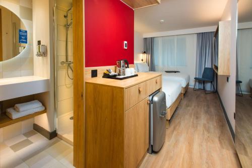 Habitación Doble - 2 camas del hotel Hampton by Hilton London Park Royal. Foto 2