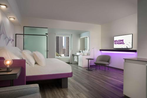 Habitación Familiar de Primera Clase adaptada para personas con movilidad reducida del hotel Yotel Miami. Foto 1