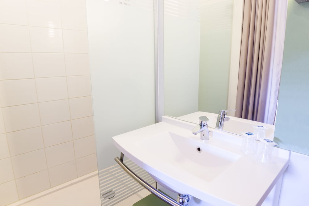 TWIN - Habitación con camas individuales del hotel ibis budget Valence Sud. Foto 3