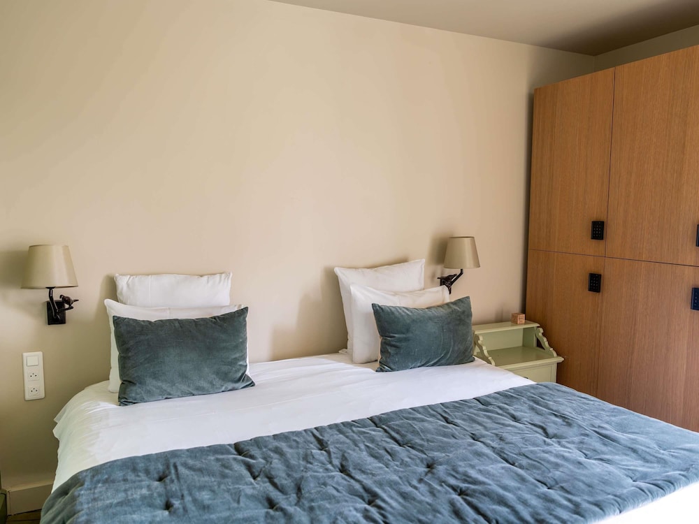Habitación Tribu - 1 cama doble y 4 camas individuales del hotel Demeures De Campagne Parc Du Coudray – Mercure