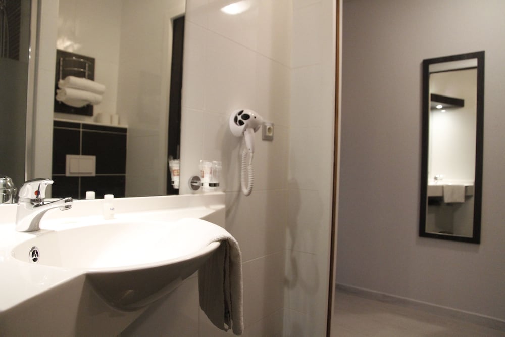 Habitación XS - Doble, 11m2 del hotel Ibis Styles Rouen Val De Reuil. Foto 3