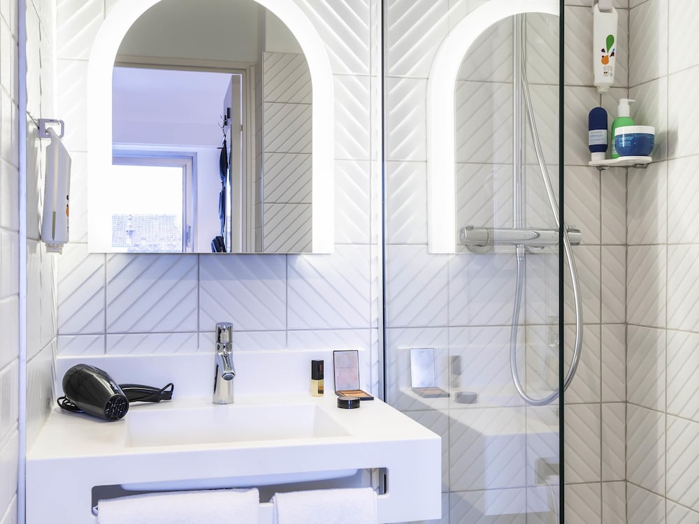 Habitación Estándar con 1 cama doble del hotel ibis Styles Sceaux Paris Sud. Foto 2