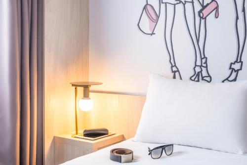 Habitación Estándar Accesible con 1 cama doble del hotel ibis Styles Sceaux Paris Sud. Foto 2