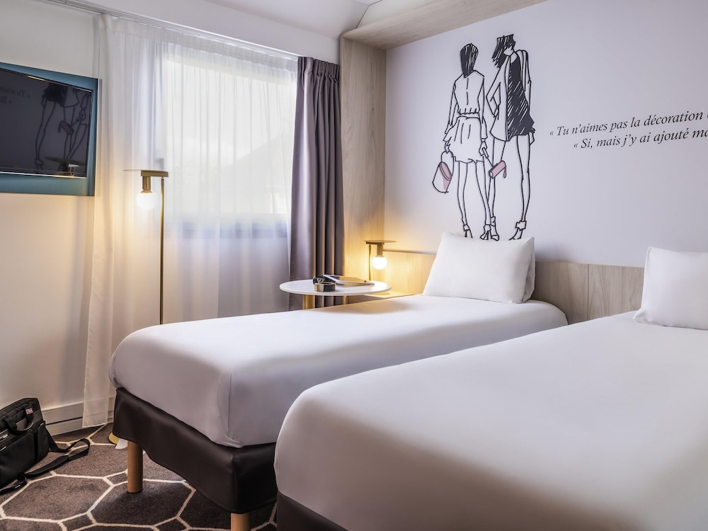 Habitación estándar con dos camas individuales del hotel ibis Styles Sceaux Paris Sud. Foto 2