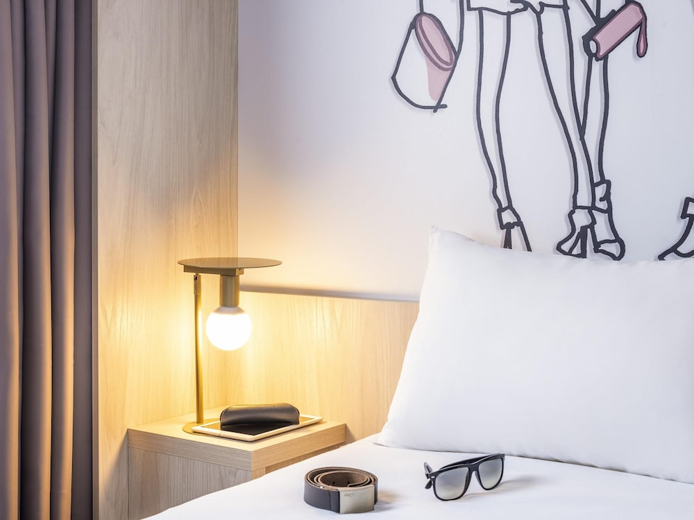 Habitación estándar con dos camas individuales del hotel ibis Styles Sceaux Paris Sud. Foto 3