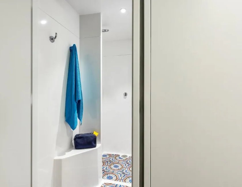 Habitación, 2 camas individuales, baño compartido (Side Car) del hotel hotelF1 La Rochelle Angoulins. Foto 8