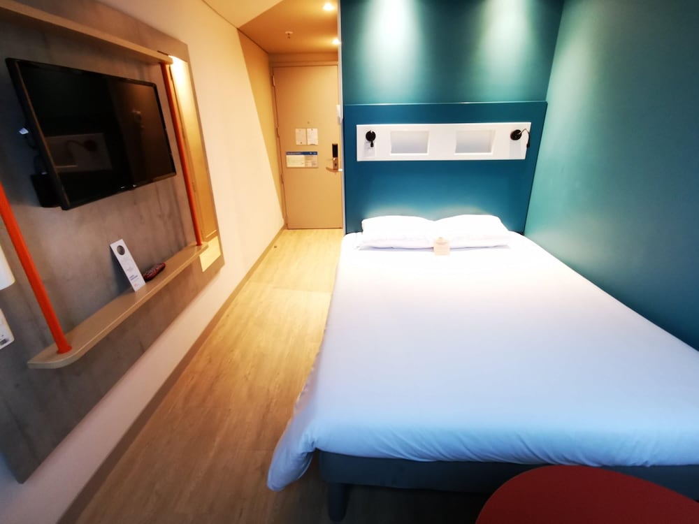 One double bed Standard del hotel Ibis Budget Itagui. Foto 1