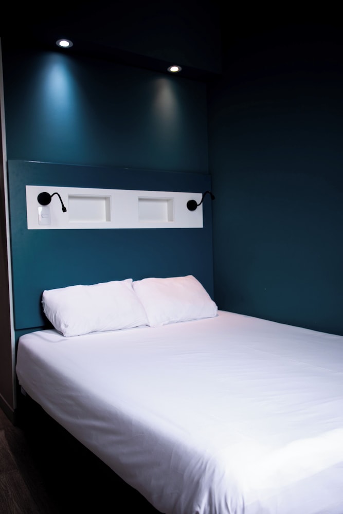 1 double bed + 1 single bed Standard del hotel Ibis Budget Itagui. Foto 2