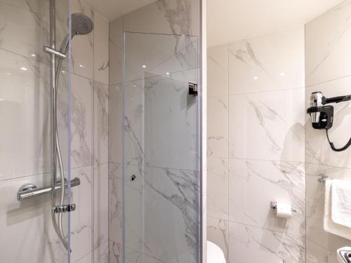 Habitación Doble Superior del hotel Minerve Paris. Foto 7