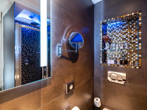 Habitación Executive de diseño del hotel Minerve Paris. Foto 9