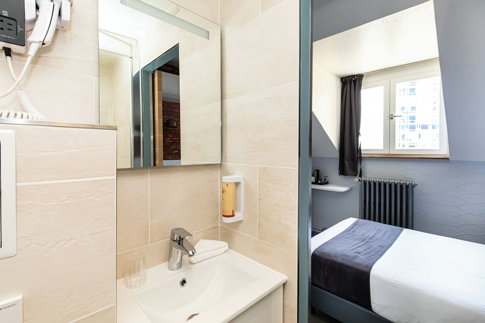 Habitación Confort del hotel De Paris Montparnasse. Foto 7