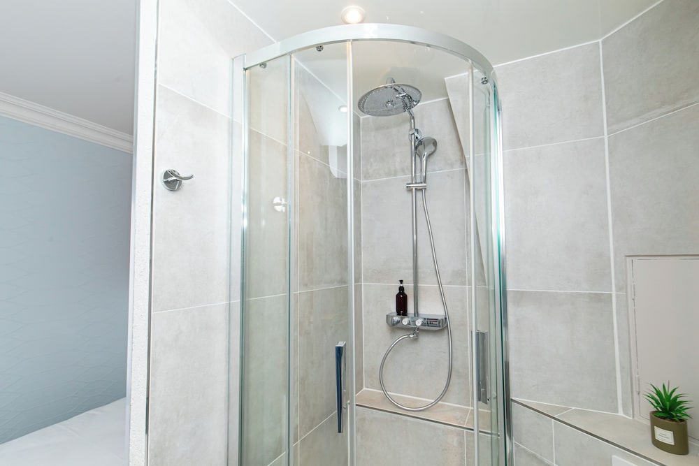 Habitación Confort del hotel De Paris Montparnasse. Foto 29