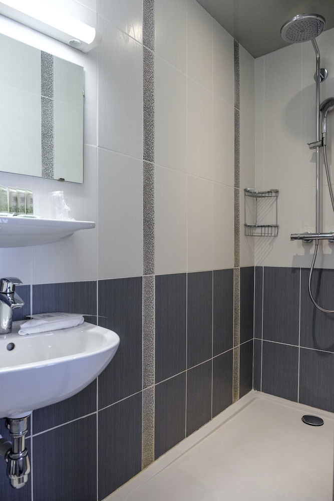 Suite Business del hotel De Paris Montparnasse. Foto 6