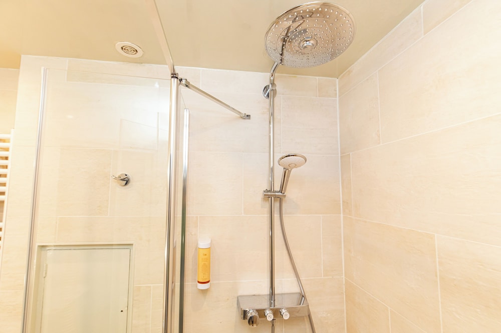 Suite Business del hotel De Paris Montparnasse. Foto 22