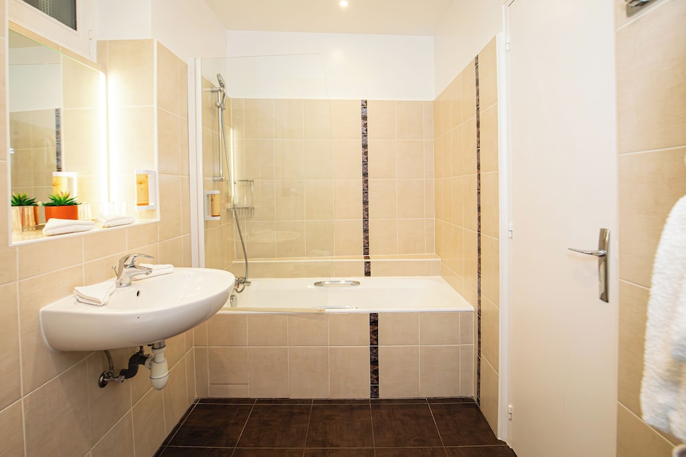Suite Familiar del hotel De Paris Montparnasse. Foto 13