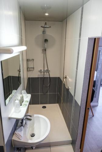 Suite Executive del hotel De Paris Montparnasse. Foto 10