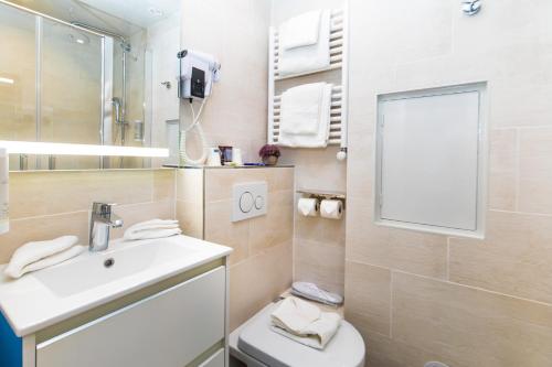 Suite Executive del hotel De Paris Montparnasse. Foto 11