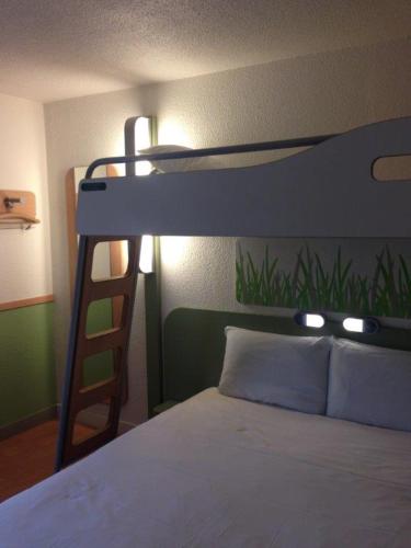 Habitación Doble con litera del hotel Ibis Budget Rambouillet. Foto 7