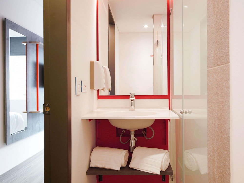 Habitacion Standard con 1 cama doble del hotel Ibis Budget Bogota Marly. Foto 8