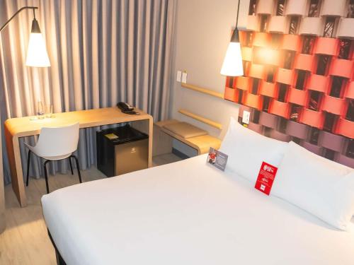 Habitación Superior Plug & Play con cama grande del hotel Ibis Cúcuta