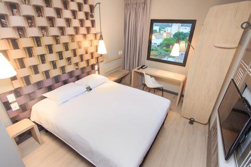 Habitación Doble Estándar del hotel Ibis Cúcuta. Foto 3