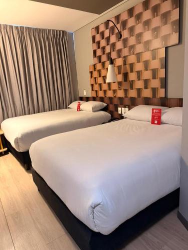 Habitación Doble Superior - 2 camas dobles del hotel Ibis Cúcuta. Foto 5