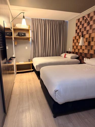 Habitación Doble Superior - 2 camas dobles del hotel Ibis Cúcuta. Foto 7