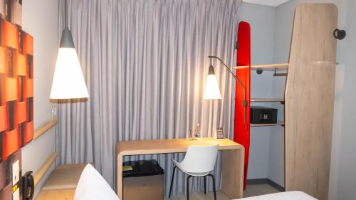 Habitación Superior Plug & Play con cama grande del hotel Ibis Cúcuta. Foto 4
