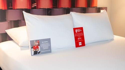 Habitación Superior Plug & Play con cama grande del hotel Ibis Cúcuta. Foto 6