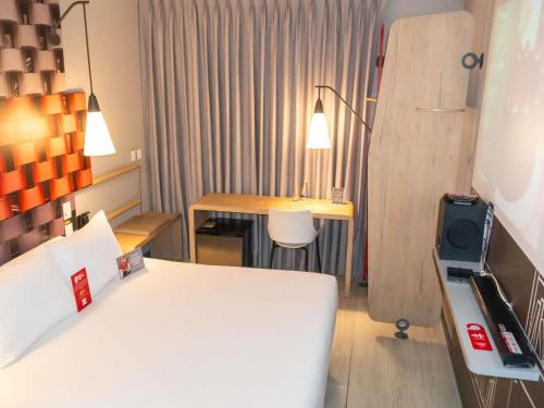 Habitación Superior Plug & Play con cama grande del hotel Ibis Cúcuta. Foto 7