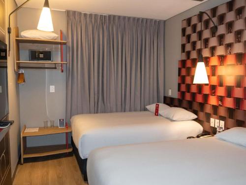 Habitación Doble Superior - 2 camas dobles del hotel Ibis Cúcuta. Foto 8