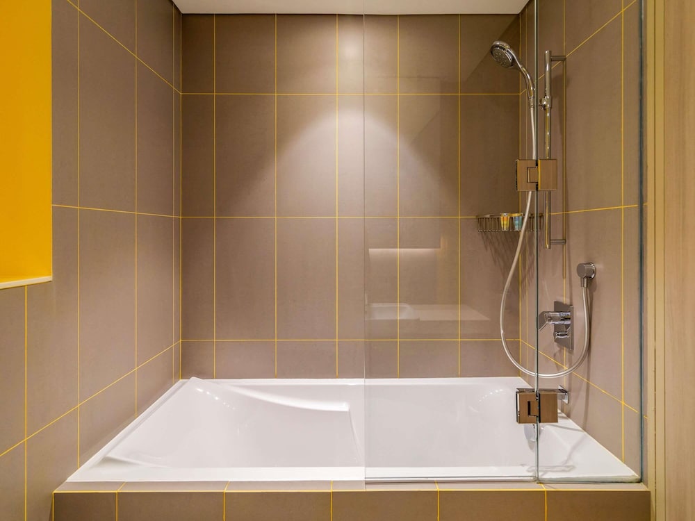 Habitación Estándar King del hotel Ibis Styles Dubai Deira. Foto 7