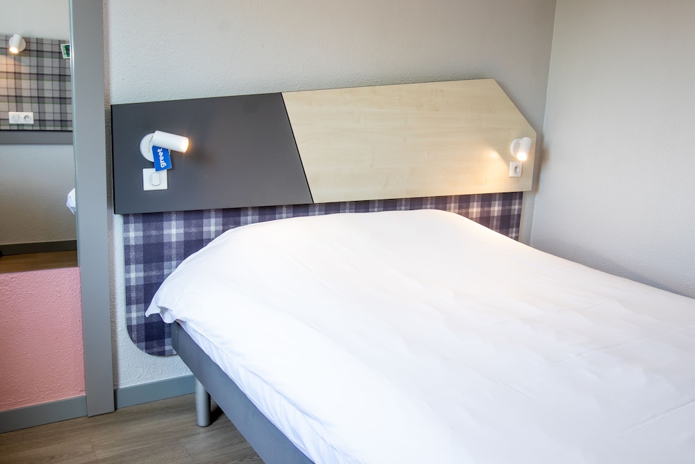 Habitación Pure con cama doble del hotel Greet Annecy Cran Gevrier By Accor. Foto 2