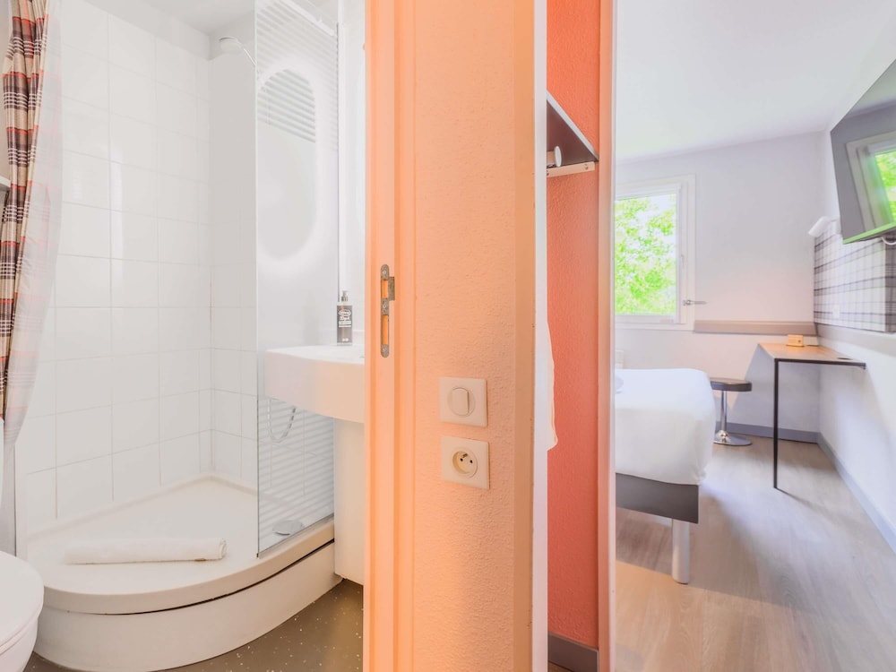Habitación Pure con cama doble del hotel Greet Annecy Cran Gevrier By Accor. Foto 14