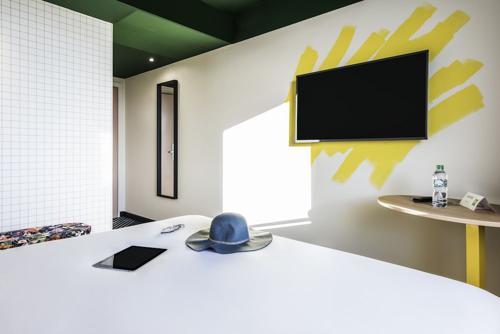 Habitación Estándar con 1 cama doble del hotel ibis Styles Lyon Meyzieu Arena Stadium. Foto 1