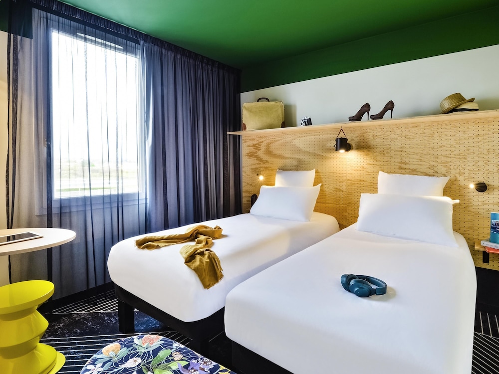 Habitación estándar con 2 camas individuales del hotel ibis Styles Lyon Meyzieu Arena Stadium