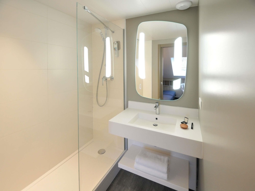 Habitación Estándar con 1 cama doble del hotel Ibis Nantes Saint Herblain. Foto 5