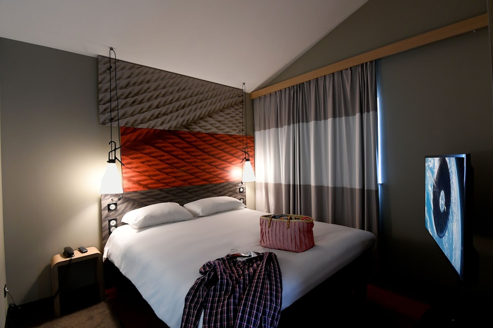 Habitación Familiar Premium con balcón del hotel Ibis Nantes Saint Herblain. Foto 5