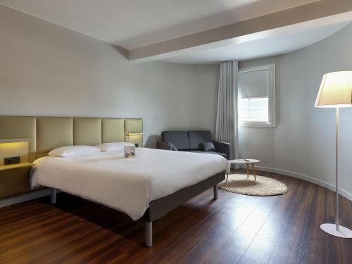 Habitación familiar Normal del hotel Ibis Budget La Roche sur Yon. Foto 6
