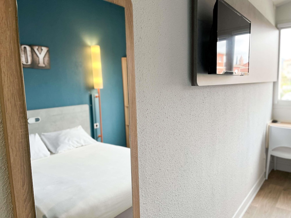 Habitación doble con 1 cama doble del hotel Ibis Budget Alès Saint Christol. Foto 1