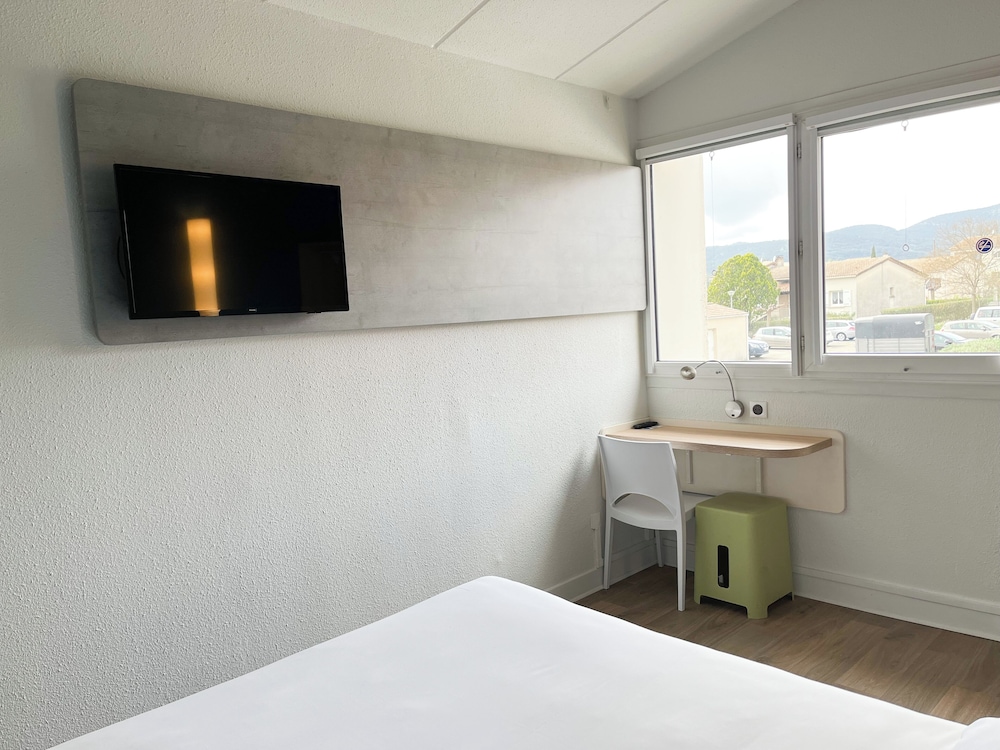 Habitación doble con 1 cama doble del hotel Ibis Budget Alès Saint Christol. Foto 2